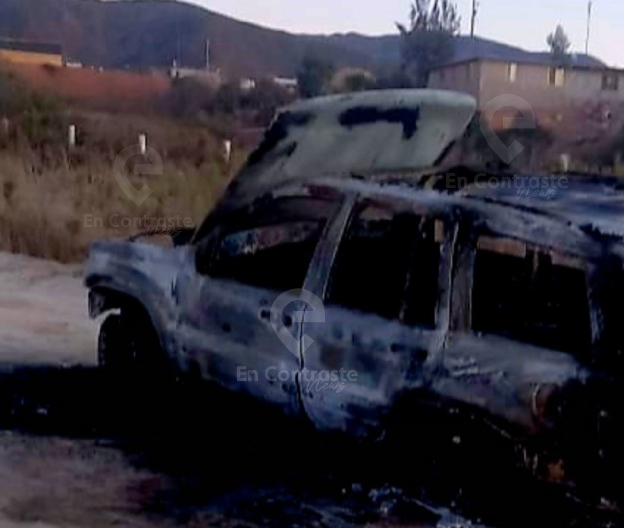 Auto incendiado Auto incendiado