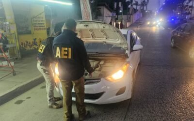 Recuperan agentes de la FGE auto robado y aseguran al conductor