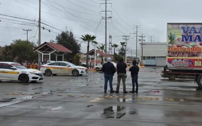 Muere taxista tras ataque armado en estacionamiento de mercado