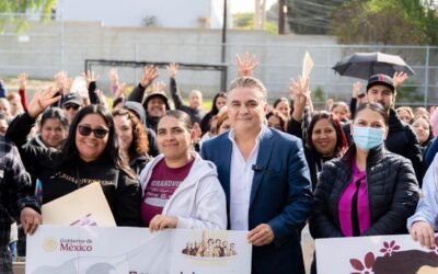 Entrega Ruíz Uribe tarjetas del Bienestar Rita Cetina en apoyo a jóvenes estudiantes