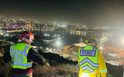 Rescataron Bomberos a hombre en riesgo en cerro El Vigía