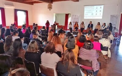 Realizan conversatorio de liderazgo y gestión educativa