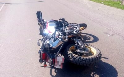 Muere motociclista tras impactarse con cerro