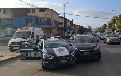 No cede el paso a patrulla en emergencia y ocasiona accidente