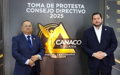 Toma alcalde Ismael Burgueño protesta al nuevo Consejo Directivo de CANACO