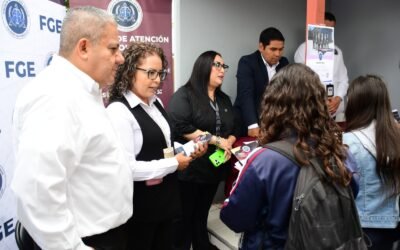 Brindó FGE atención en Feria del Empleo Inclusiva ¨Ensenada en Diversidad y Orgullo¨