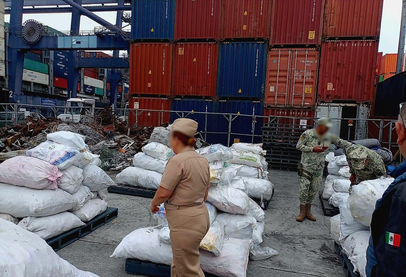 aleta tiburon puerto