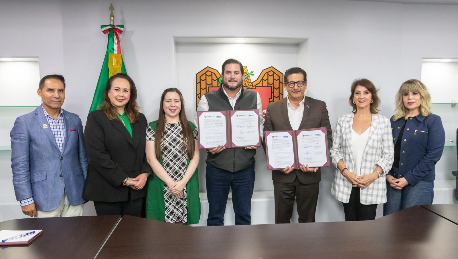 firma convenio Burgueño y UDCI