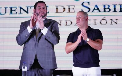 Reconoce Ismael Burgueño labor de Fundación Fuente de Sabiduría en entrega de 2 mil 400 becas