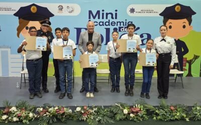 Celebran graduación de 1er generación de Mini Academia de Policía en Ensenada