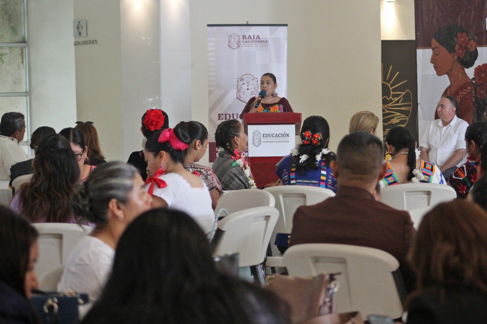 Reconocen maestras indígenas