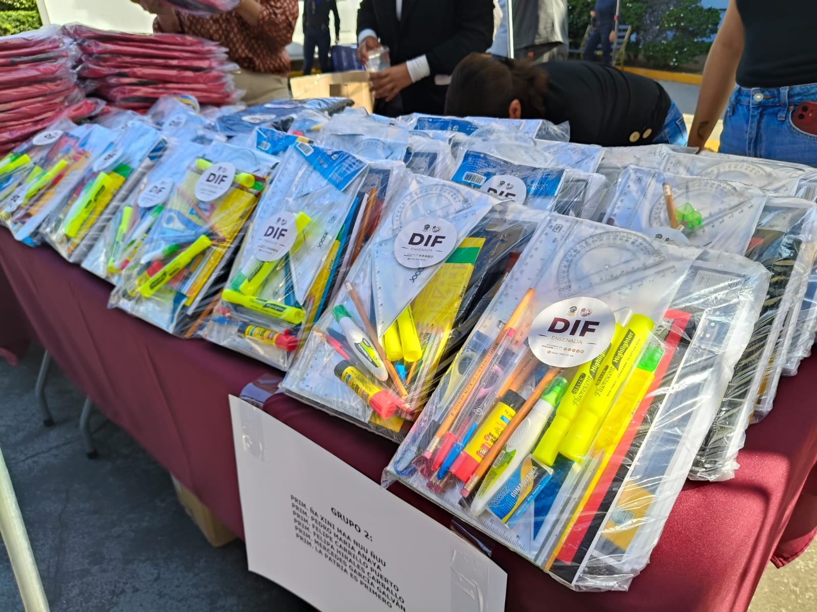 entregan útiles escolares a Ahijado DIF