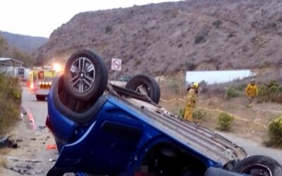 Muere conductor tras volcadura en Carretera Libre Ensenada-Tijuana