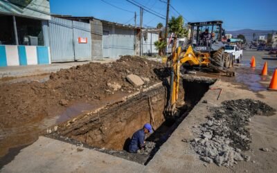 Reemplaza CESPE red de agua potable en calle Sexta