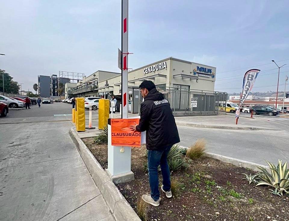 Estacionamientos clausurados