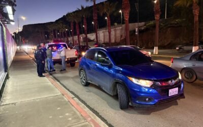 Recuperaron Policías Municipales auto robado; Hay tres detenidos