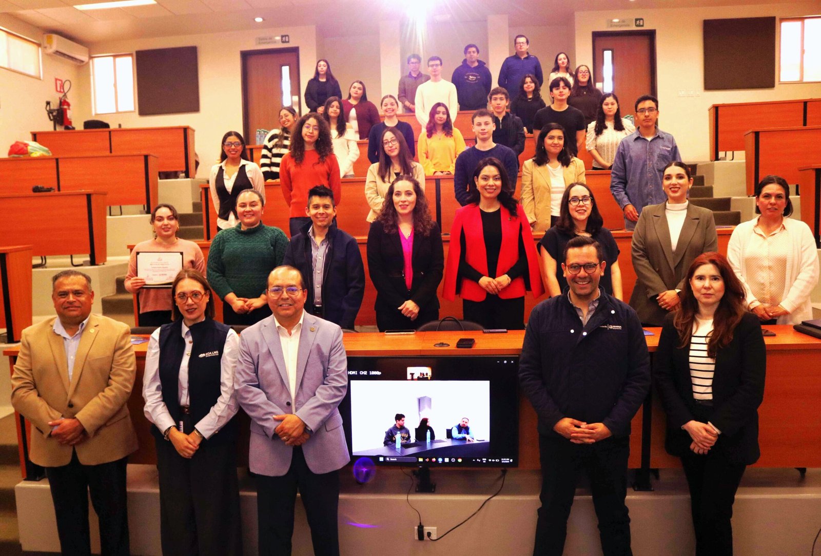 Sempra entrega becas a estudiantes CETYS