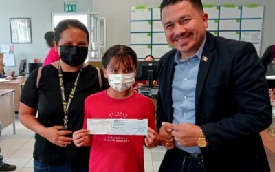 Entregan más de mil becas a estudiantes de educación básica en Ensenada