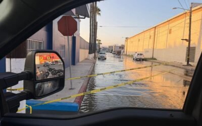 Derrame de aguas negras en Punta Banda afectó viviendas y llegó a Playa Hermosa