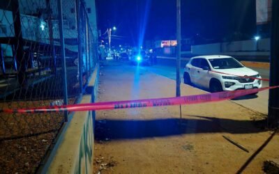 Asesina a joven de navajazo y lo golpean en riña campal en Punta Banda