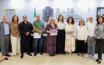 Entrega Marina del Pilar fondo de retiro a docentes jubilados de Baja California