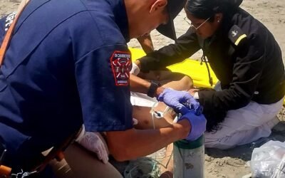 Rescatan con vida a seis personas en playas de Ensenada, este fin de semana