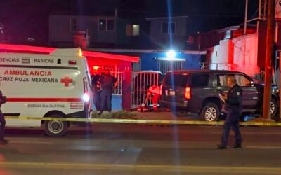 Atacan a comerciante y embiste a sicario en Ensenada