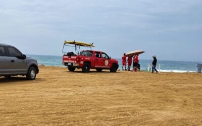 Mueren dos hombres tras ser arrastrados por corriente en Playa Cactus